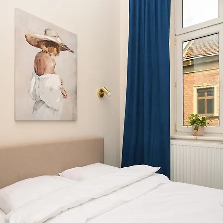 Rentplanet - Plac Matejki Cracovia